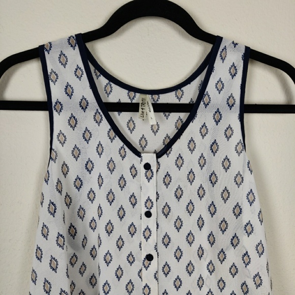 Live 4 Truth Indian Elephant Pattern Light Tank - Picture 2 of 5